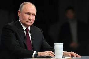 Putin Rossiyaga millionlab ishchilar yetishmayotganini aytdi