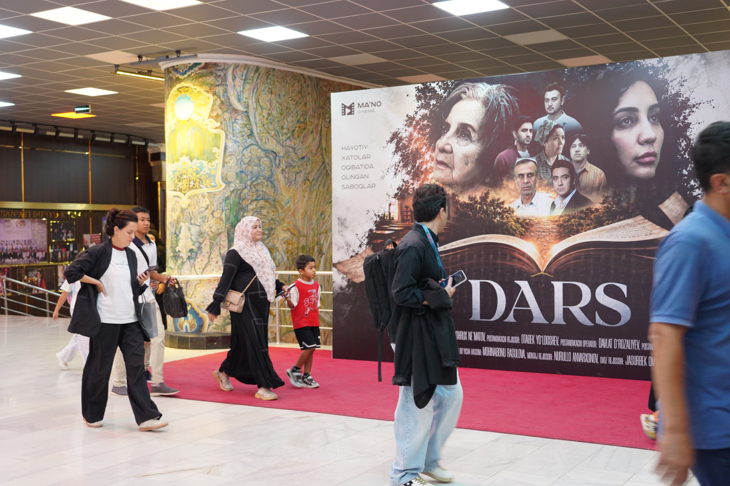 Ustoz qadrini eslatgan “Dars”: kinoteatrlarda qoʻngʻiroq chalindi, endi navbat tomoshabinlarga!