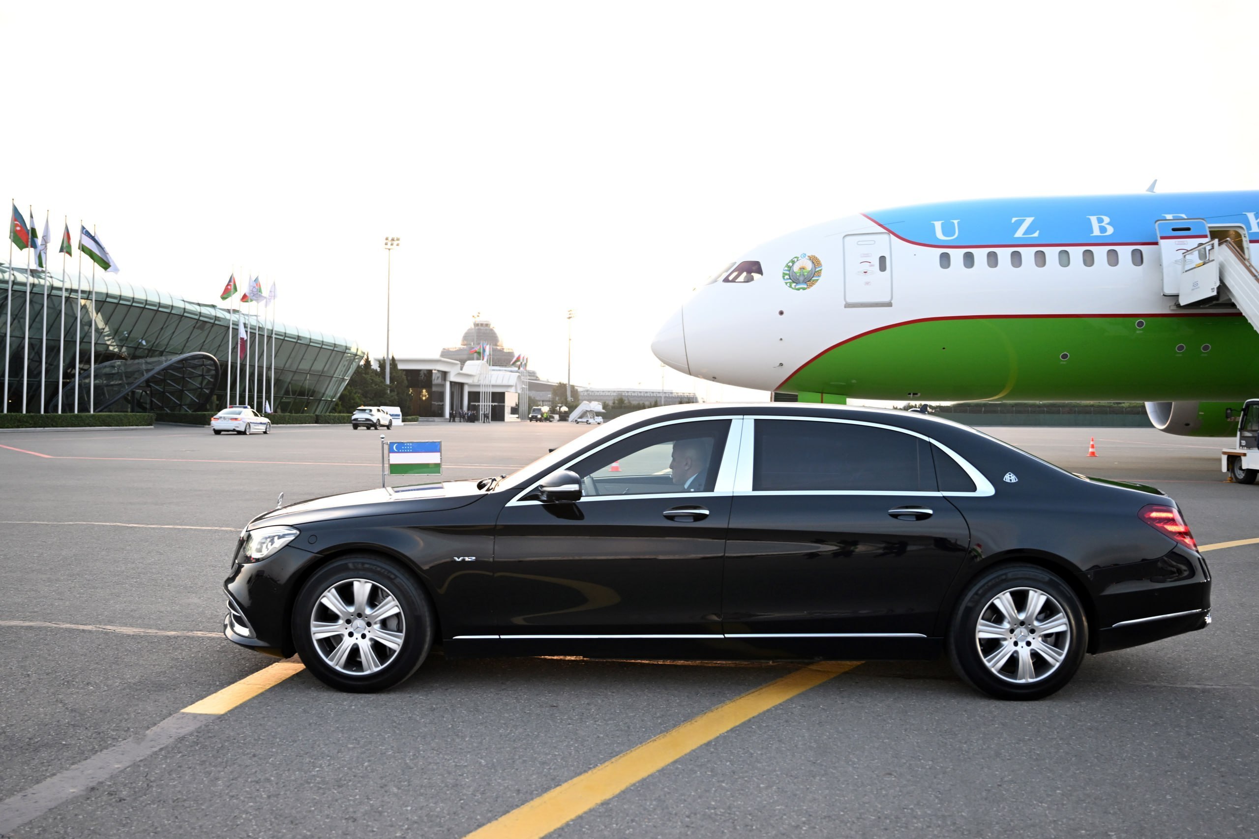 Prezidentning Ozarbayjonga amaliy tashrifi boshlandi