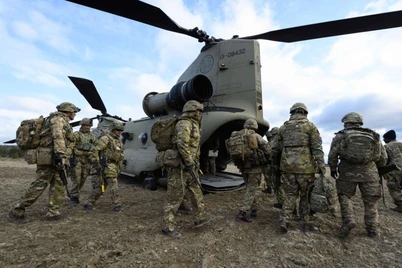 Makron NATO askarlari Ukrainaga borishini istisno qilmadi