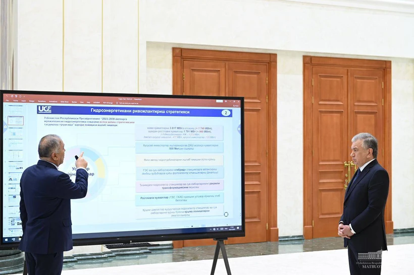 Shavkat Mirziyoyev gidroenergetika tarmogʻidagi rejalar taqdimoti bilan tanishdi