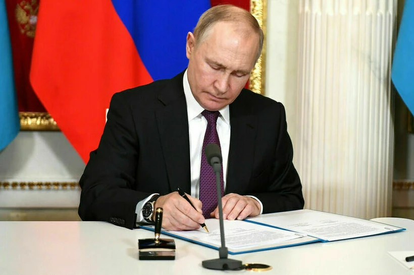 Путин Ўзбекистон бош прокурорини мукофотлади