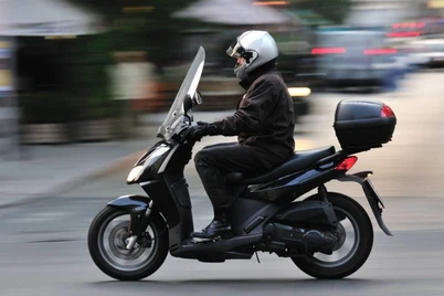 Мопед ва скутерлар эгалари учун “права” олиш енгиллаштирилади