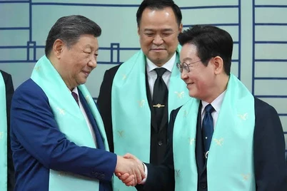 Хитой раҳбари 11 йил деганда илк бор Жанубий Кореяга борди