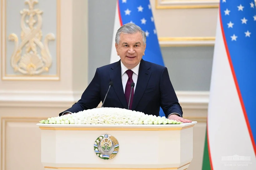 Президент касаба уюшмалари вакилларини мукофотлади