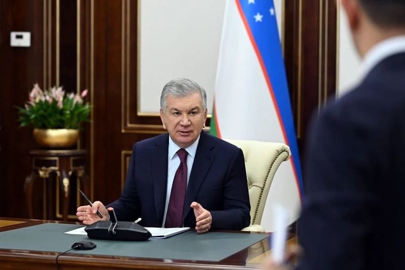 Ўн ойда хорижда ишловчилар Ўзбекистонга салкам 16 млрд доллар жўнатди