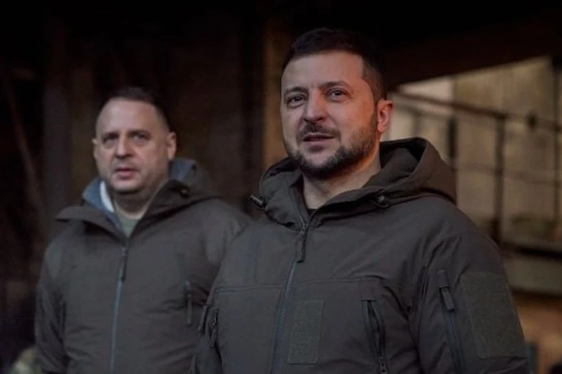 Ukraina prezidenti devoni rahbarining uyida tintuv oʻtkazildi