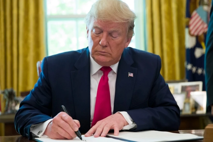 АҚШ 19 мамлакатдан иммиграция аризаларини кўриб чиқишни тўхтатди