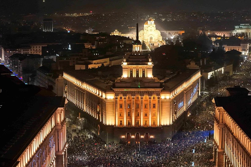 Bolgariyada hukumat ommaviy norozilik sabab isteʼfoga chiqdi
