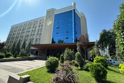 Қурилиш вазирлиги биноси 182,5 млрд сўмга сотилди