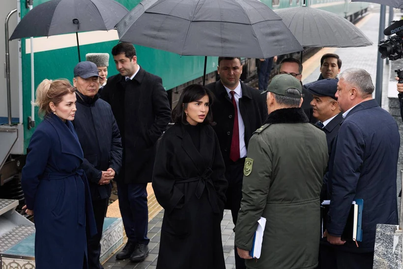 Saida Mirziyoyeva poyezdda Urgutga bordi