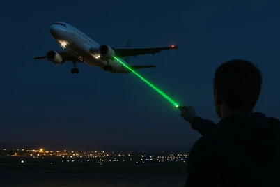 Лазер нуридан ноқонуний фойдаланиш учун жавобгарлик белгиланади