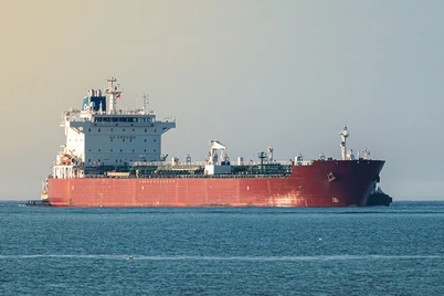 АҚШ Россиянинг нефт танкерини қўлга олди