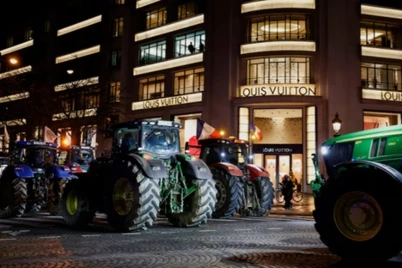Париж кўчаларида юзлаб тракторлар намойишга чиқди