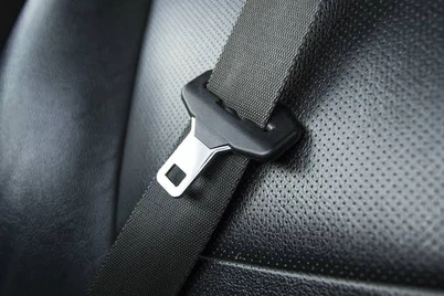 Xavfsizlik kamari taqishdan ozod etiladigan shaxslar roʻyxati tasdiqlandi