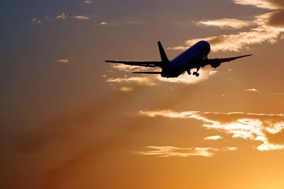 Eron havo hududi yopilishi oqibatida ayrim samolyotlar ortga qaytdi