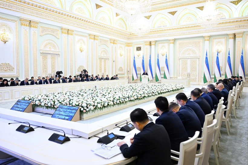 "Ўзбекистон Республикасида хизмат кўрсатган дипломат" фахрий унвони таъсис этилади