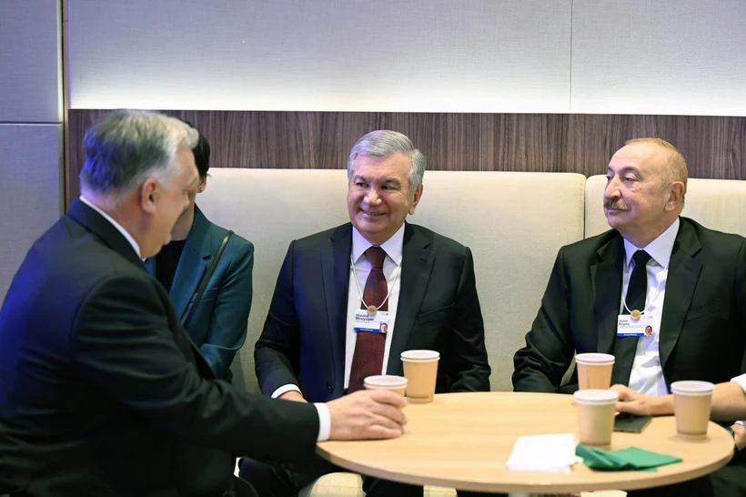 Shavkat Mirziyoyev Davosda Ilhom Aliyev va Viktor Orban bilan muloqot oʻtkazdi