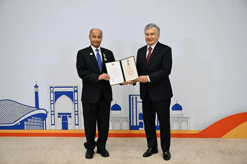 Президент Осиё Олимпия кенгаши бош директорини тақдирлади