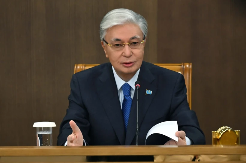 Тўқаев Қозоғистон банклари орқали чиқиб кетган 14 млрд доллар ҳақида гапирди