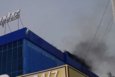 “Novza” metrosi yaqinidagi savdo majmuasida yongʻin kuzatildi