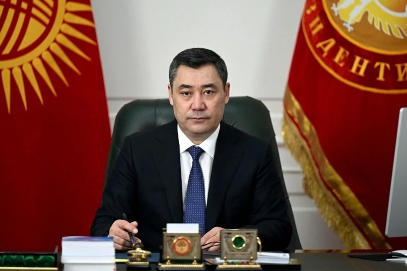 Садир Жапаров учта вазирни ишдан бўшатди