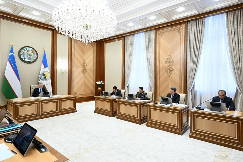 Шавкат Мирзиёев сунъий йўлдош ва биринчи ўзбек фазогирини тайёрлаш ишлари билан танишди