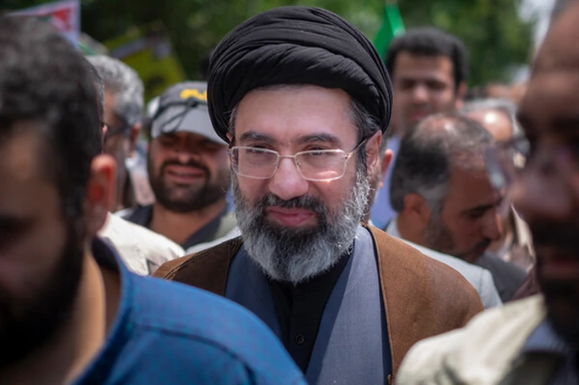 Можтаба Хоманаий Эроннинг янги олий раҳнамоси этиб сайланди