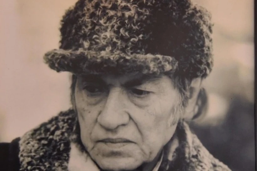 Бойсундаги "Ёшлар боғи"га ёзувчи Шукур Холмирзаев номи берилди