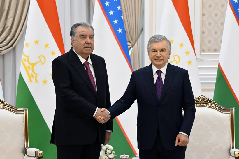 Shavkat Mirziyoyev va Imomali Rahmon tor doirada muzokara va Oliy davlatlararo kengashning birinchi yigʻilishini oʻtkazdilar