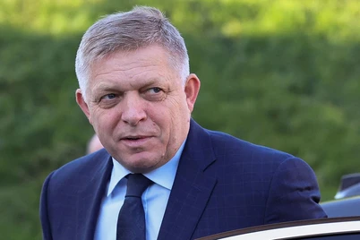 Словакия бош вазирига нисбатан давлатга хиёнат айби билан текширув бошланди