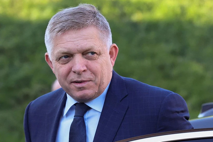 Словакия бош вазирига нисбатан давлатга хиёнат айби билан текширув бошланди