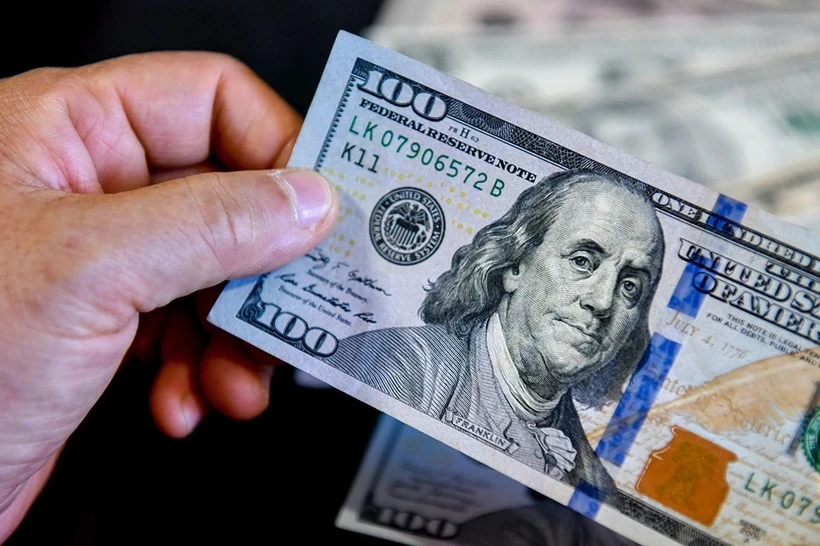 Доллар банкноталарида Трамп имзоси пайдо бўлади