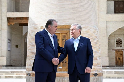 Ўзбекистон ва Тожикистон раҳбарлари Бухоронинг тарихий ёдгорликларини айландилар