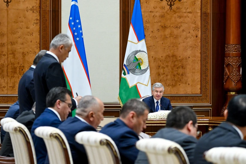 Prezident tadbirkorlar qurilishni boshlash bosqichida toʻsiqlarga uchrayotganini tanqid qildi