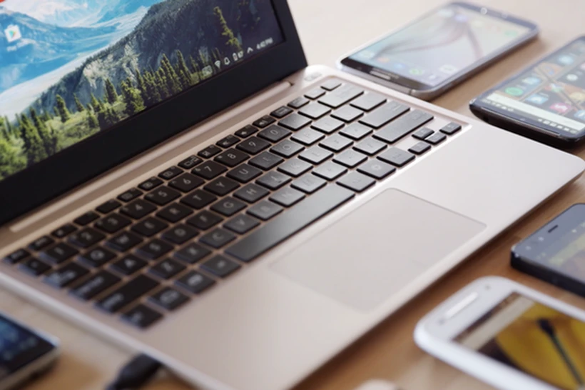 Xorijdan onlayn tarzda smartfon va noutbuk xarid qilinganda 5 foiz yagona bojxona toʻlovi undiriladi