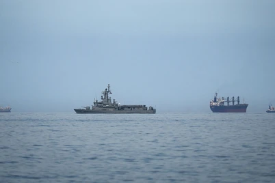 Eron bir kun avval ochilgan Hormuz boʻgʻozini yopdi