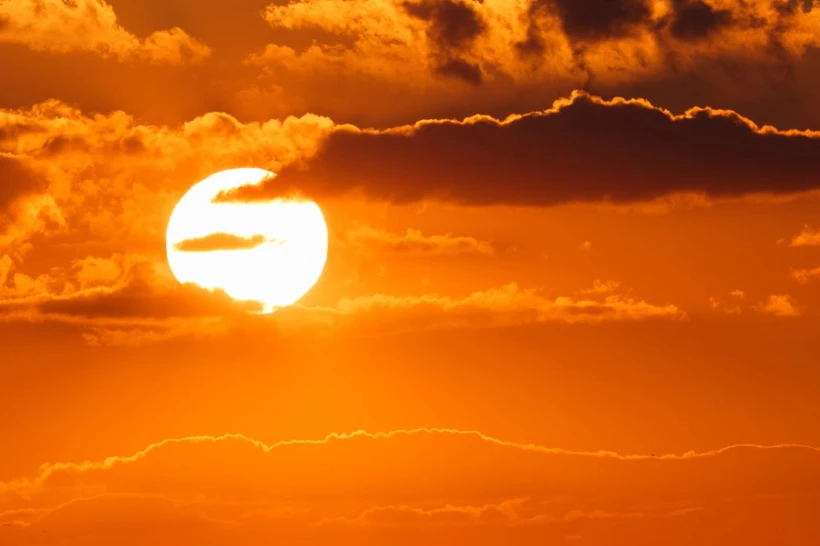 Қуёшда икки йирик чақнаш юз берди