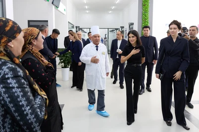 Саида Мирзиёева реконструкция қилинган Ургутдаги поликлиникага борди