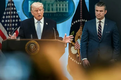 Трамп Ҳормуз бўғозини узоқ муддатга блокада қилишга тайёрланишни буюрди