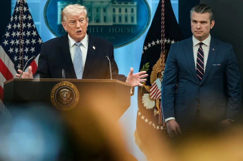 Трамп Ҳормуз бўғозини узоқ муддатга блокада қилишга тайёрланишни буюрди