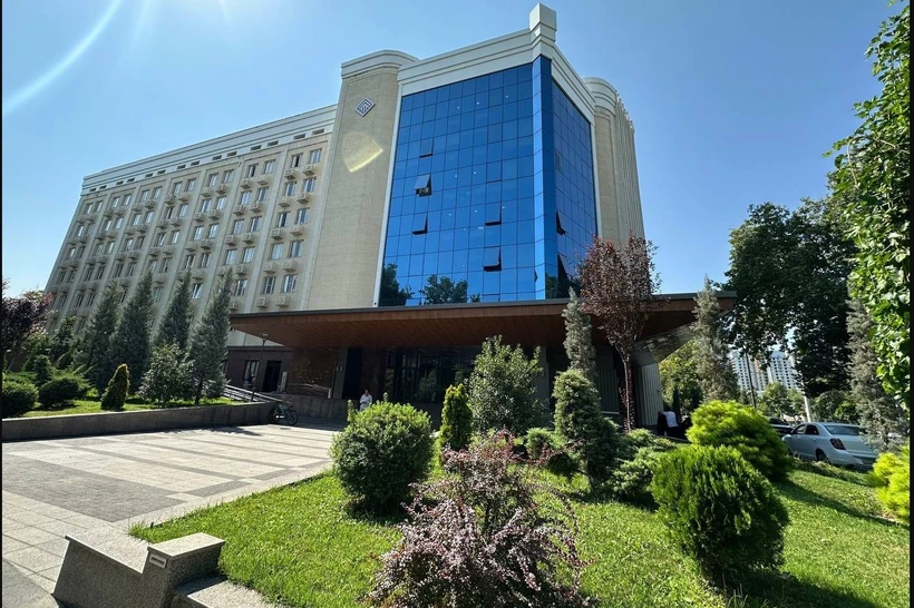 "Ҳамкорбанк" Қурилиш вазирлиги биносини аукционда сотиб олди