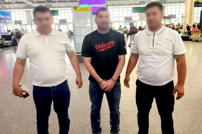 Гиёҳванд моддалар савдосида айбланган шахс АҚШдан Ўзбекистонга депортация қилинди