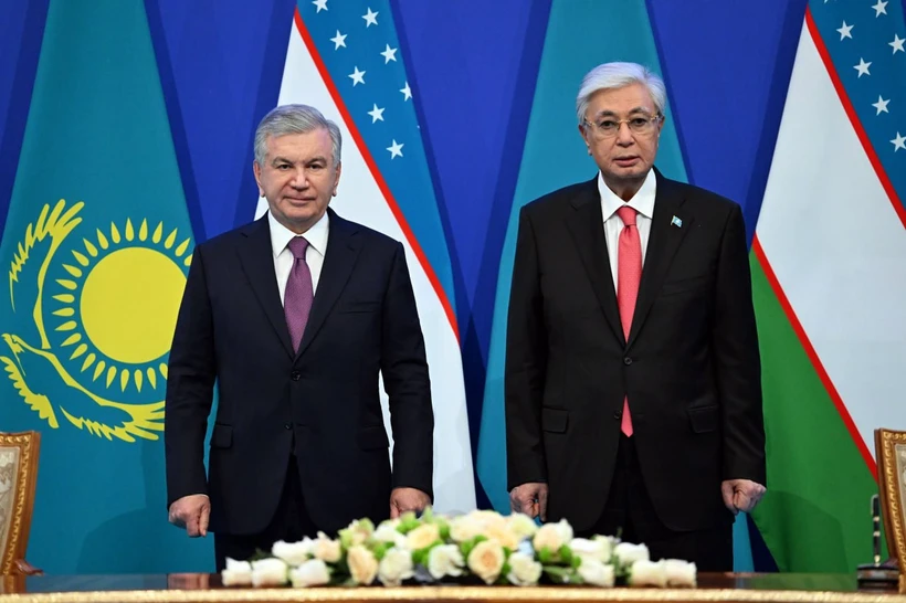 Ўзбекистон ва Қозоғистон савдо-иқтисодий ҳамкорлик бўйича "йўл харитаси"ни имзолади