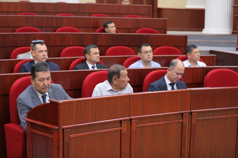 Депутатлар алифбога ўзгартириш киритиш бўйича лойиҳани қабул қилди