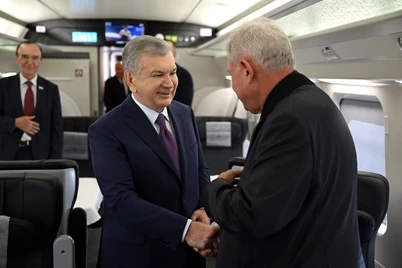 Prezident Shavkat Mirziyoyev elektropoyezdda Bekobodga keldi