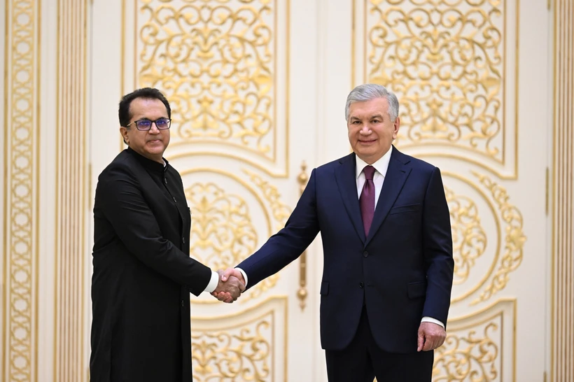 Президент ўнга яқин давлат элчиларидан ишонч ёрлиқларини қабул қилди