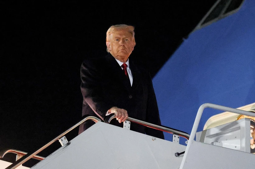 ОАВ: Трамп Анқарадаги саммитни махфий самолётда тарк этган