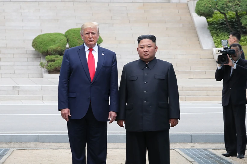 Трамп АҚШ-Жанубий Корея ҳарбий машғулотларини қисқартиришни буюрди