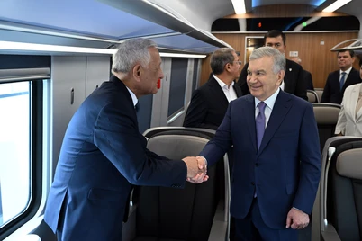 Prezident yangi elektropoyezdda Xiva shahriga bordi